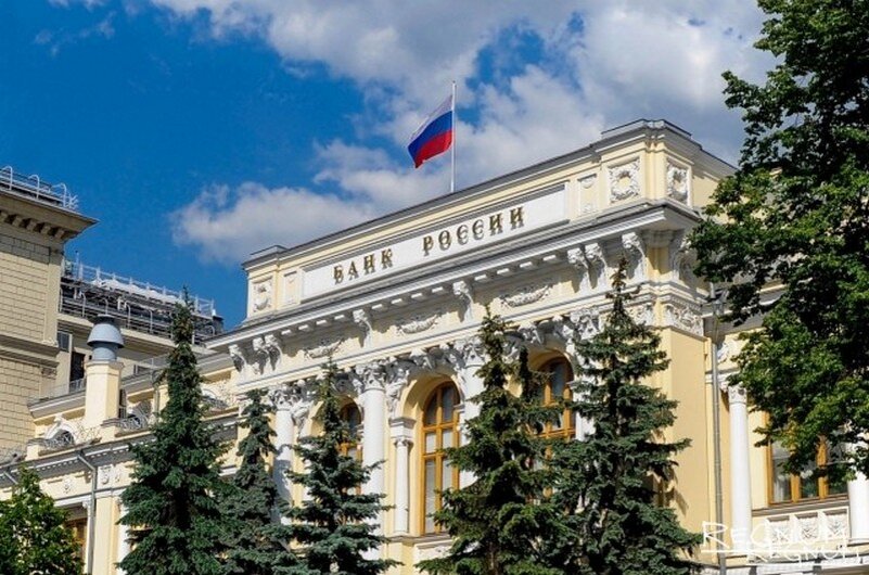 Надо заметить, что никто и не ждал её изменения. Вся интрига сводилась к пресс-релизу по итогам заседания на фоне изменения Росстатом оценки экономического роста в стране. И он не разочаровал – Банк России, кажется, опять позволил себе пошутить.