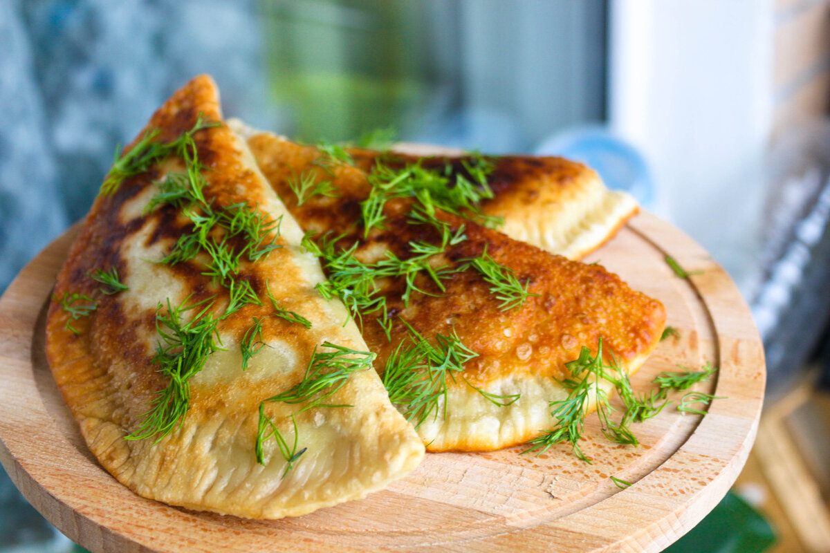 чебуреки с сыром. чебурек с сыром рецепт с фото. чебуреки из лаваша. чебуреки с сыром. чебурек с сыром рецепт с фото.