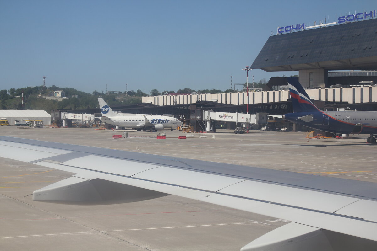 адлер сочи аэропорт самолеты. авиарейсы адлера. авиарейсы адлера. авиарейсы адлера. аэропорт 1999 сочи.