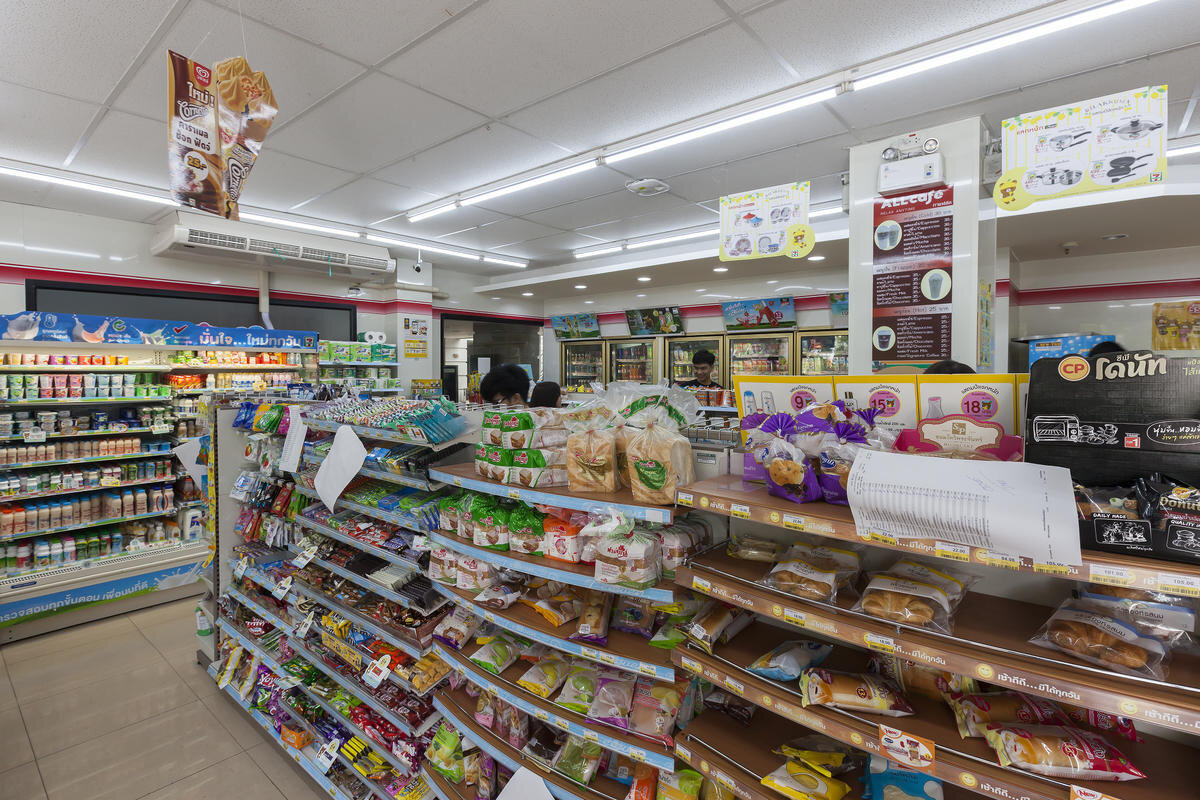 Большенство товаров в 7-eleven не для готовки, а съесть здесь и сейчас