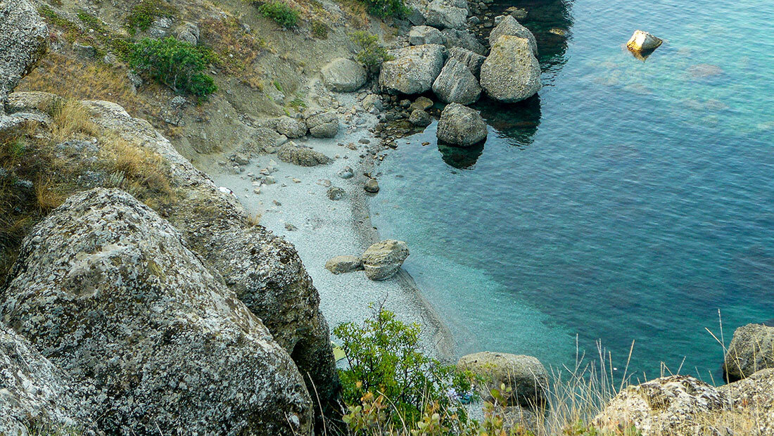 Дикий пляж судак фото