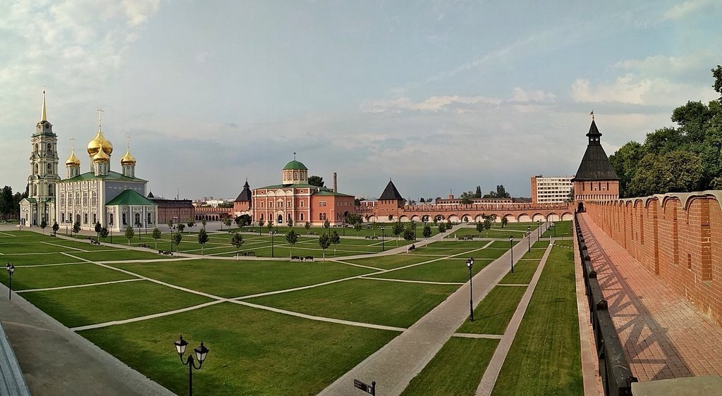 Тула впервые упоминается в 1146 году. Административный центр Тульской области и городского округа город Тула. Город-Герой (c 1976 года)