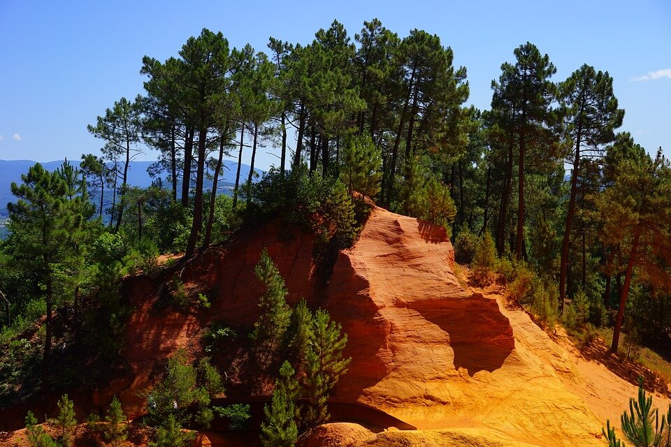 https://cdn.pixabay.com/photo/2016/08/15/14/31/ocher-rocks-1595563_960_720.jpg  