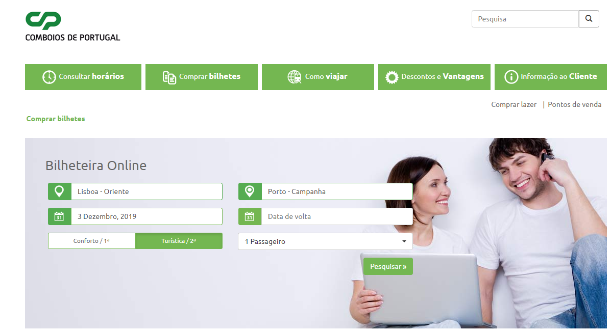Второй класс был весьма комфортным: парные сидения, откидной столик, персональный контейнер для мусора и бесплатный WiFi.