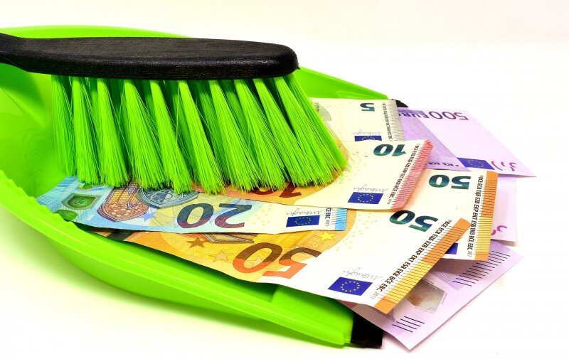 Деньги в мусорную корзину, не?