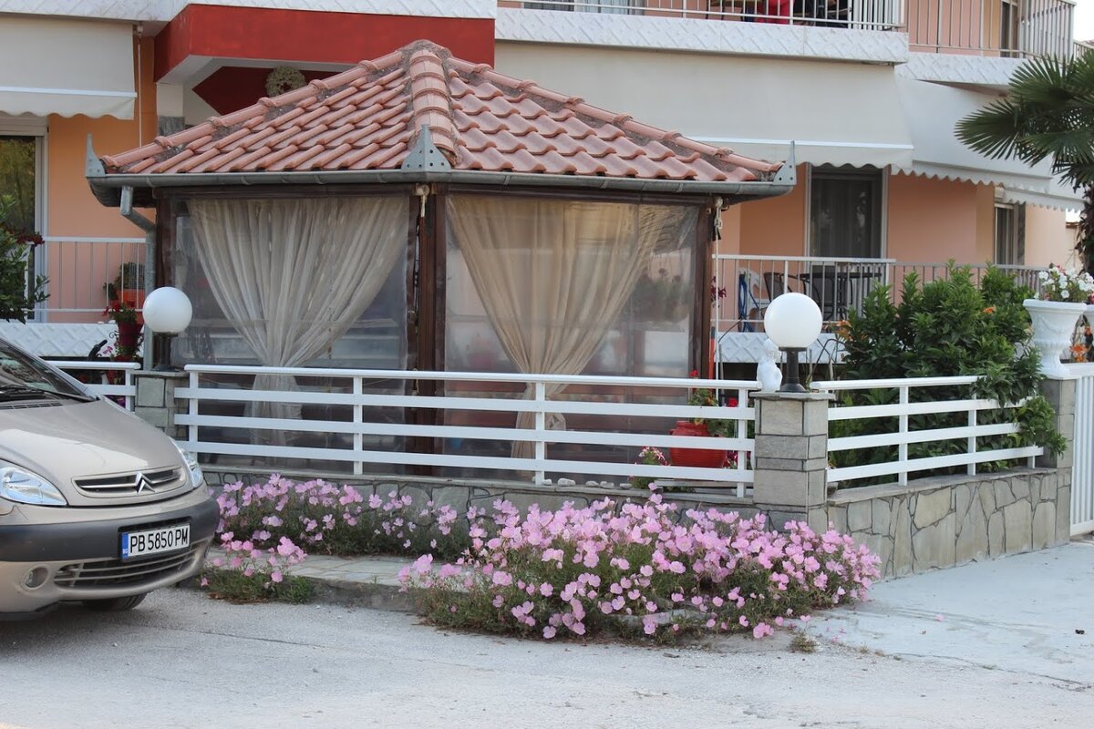 Керамоти, Греция. И болгарские машины :)  Фото из личного архива автора