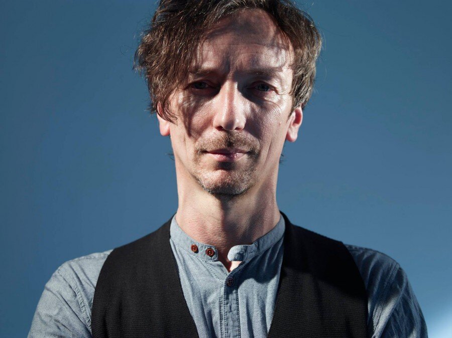 Вот он, Хаушка, написавший основной саундтрек ко "Льву" вместе с Дастином О'Хэллораном