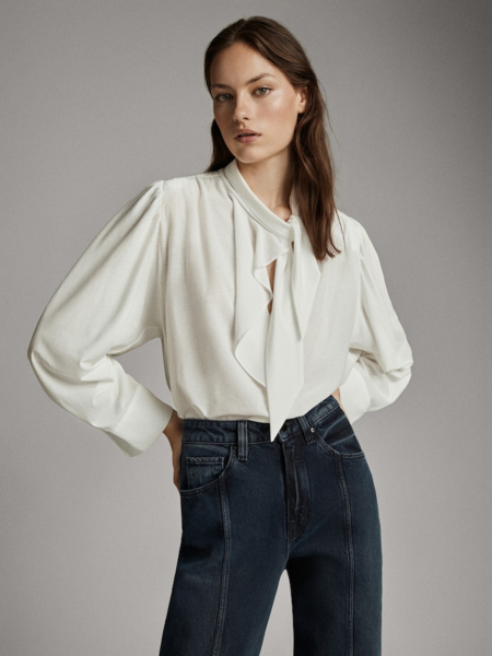 РУБАШКА С БАНТОМ 4,490 РУБ. 100 % хлопок. Фото с сайта https://www.massimodutti.com/ru