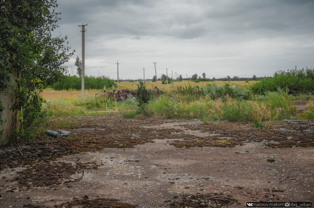 Прогулялся по колхозу в Чернобыльской зоне отчуждения! Нашел зерноток из «сталкера»