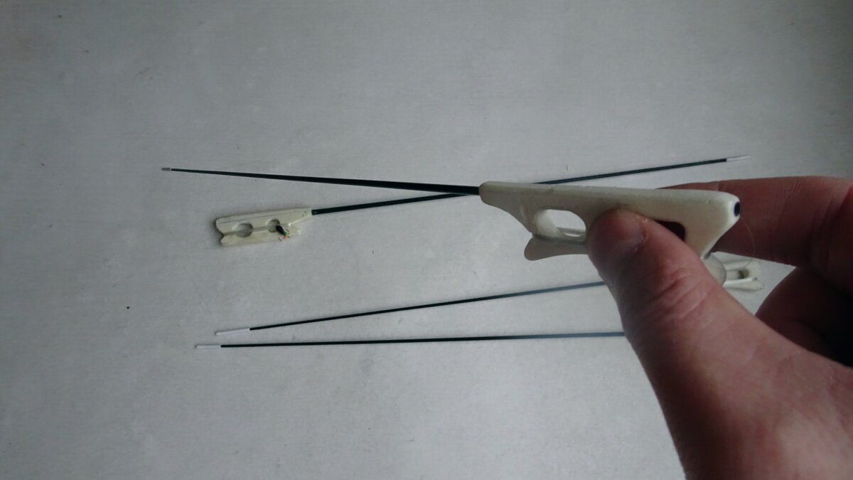 Очень удобно держать двумя пальцами/ фото автора