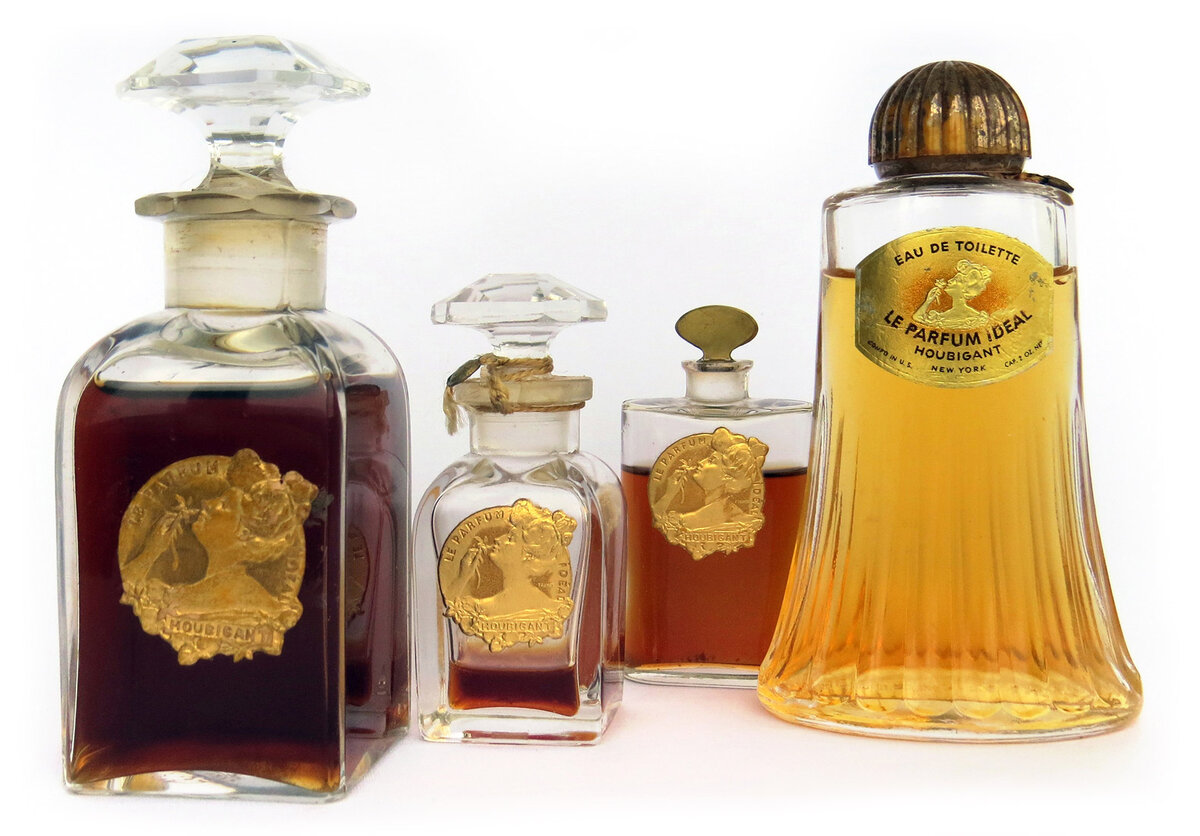 Кстати, обратите внимание, что крышка флаконов Amouage это явная аллюзия на EDT Le Parfum Ideal