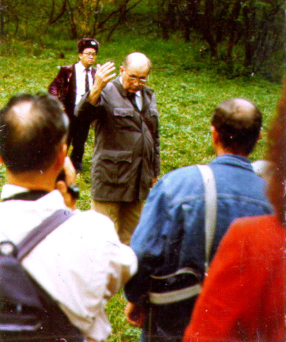 А.И. Плужников на встрече с японскими уфологами, Новоподрезково, 1990 год.