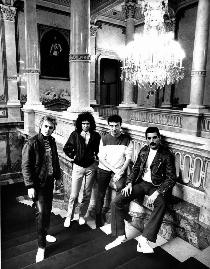 Музыканты Queen в отеле "Империал" в Вене