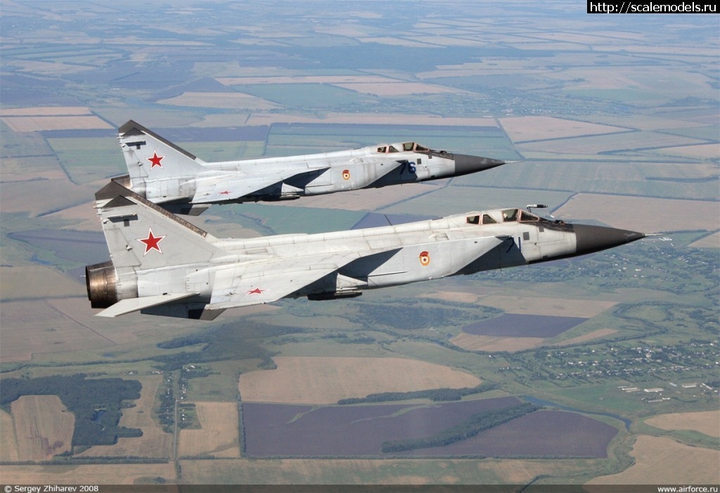 Пара истребителей-перехватчиков Миг-31