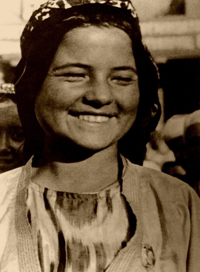 таджикская школьница Мамлакат Нахангова - самый юный кавалер ордена Ленина.