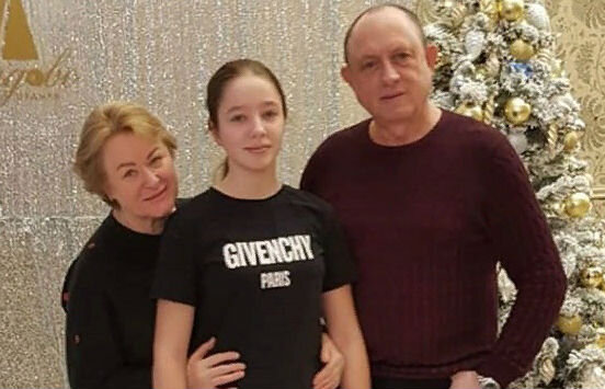 Вера Алдонина с бабушкой и дедушкой