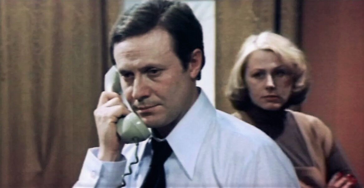 Юрий Соломин и Наталья Вилькина в фильме «Школьный вальс» (1978).