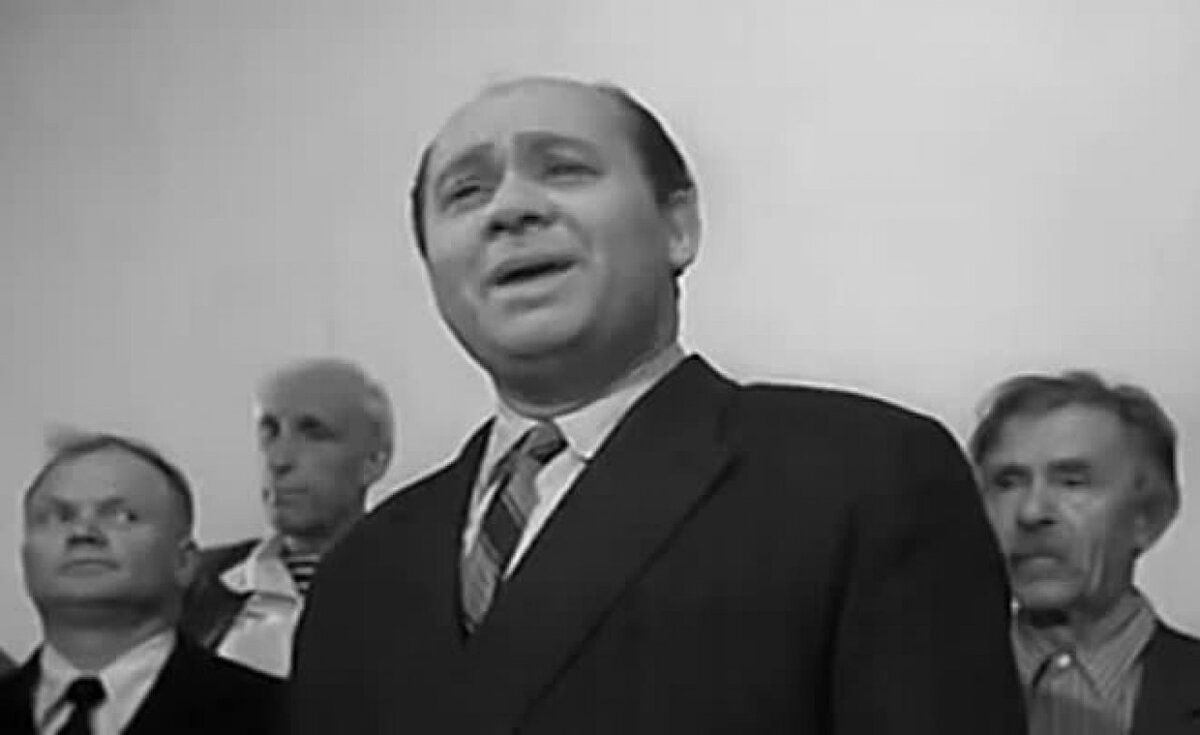Хор завода безалкогольных напитков из к/ф  "Тридцать три". Здесь и далее - фото их открытых источников