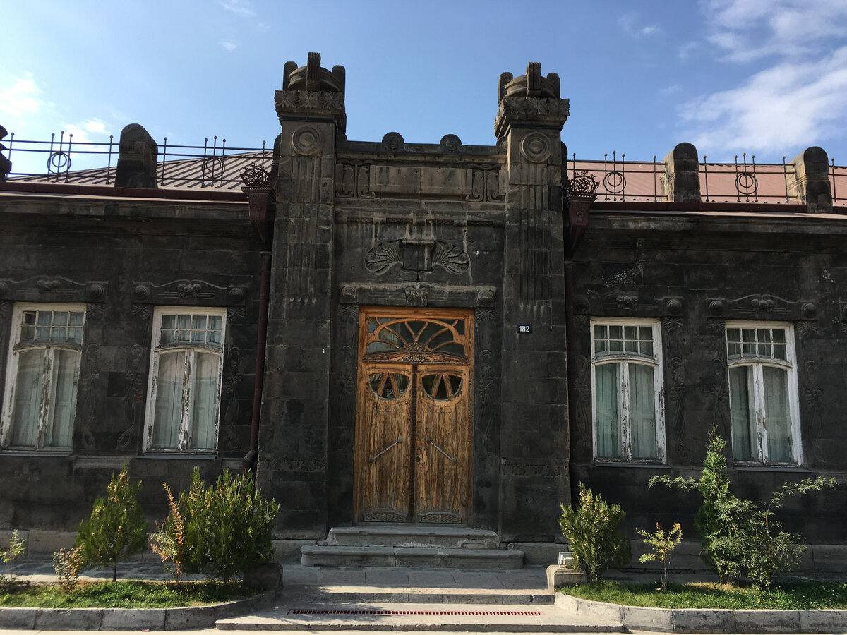 Листайте галерею