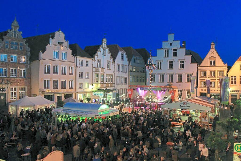   Есть немецкие традиции, известные на весь мир: октоберфест, кёльнский карнавал, рождественские ярмарки. Однако на этом традиции немцев не заканчиваются.