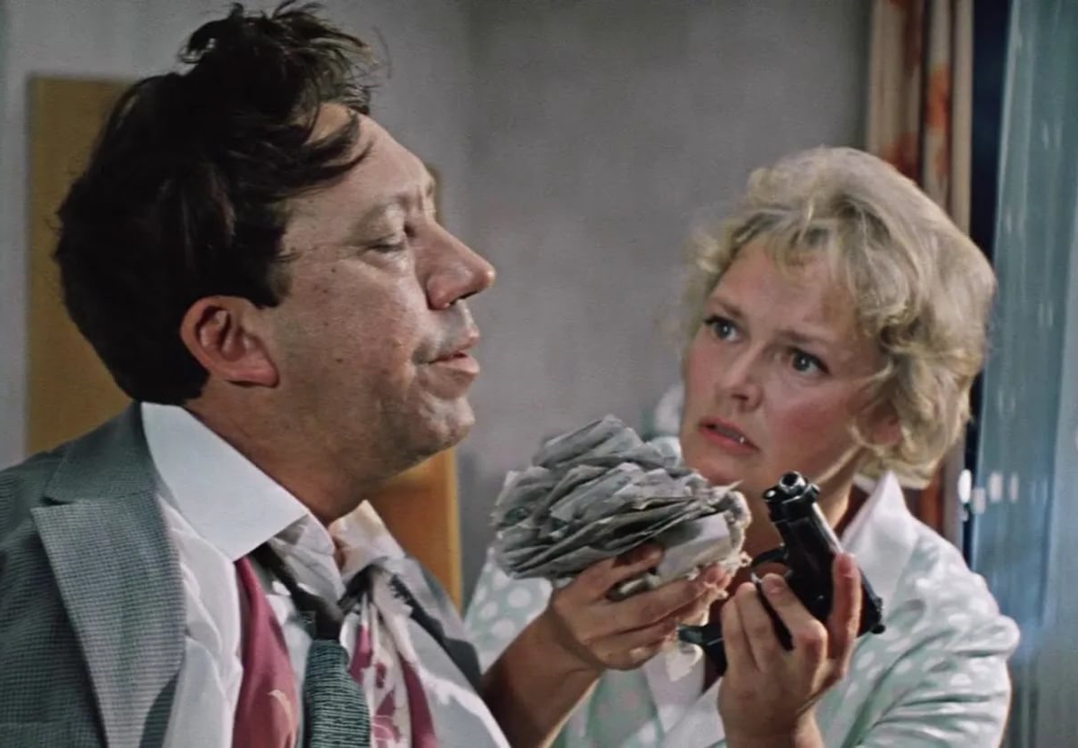 кадр из фильма "Бриллиантовая рука"