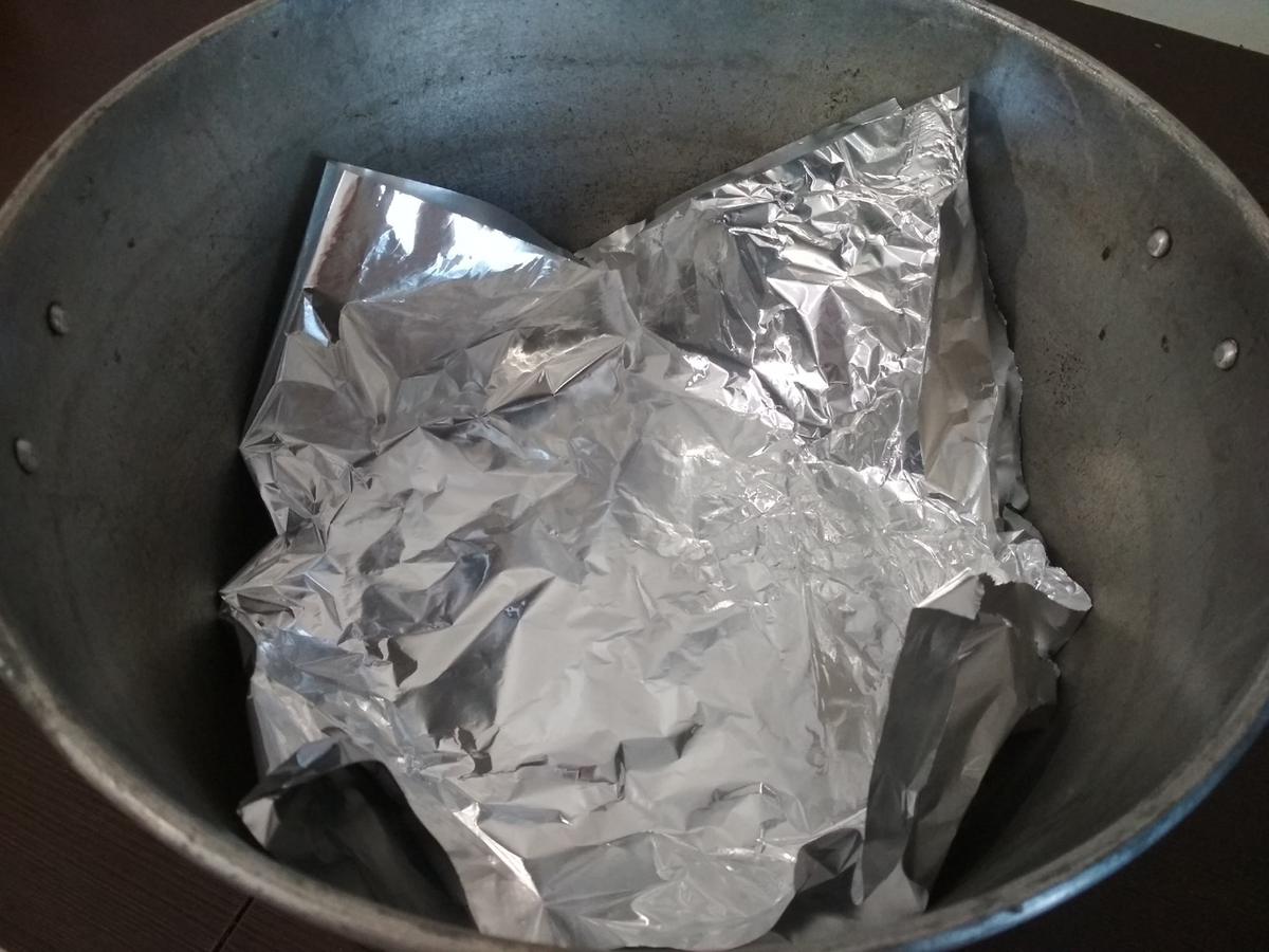 фольга на дне.