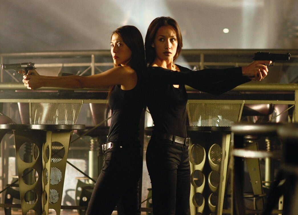  Обнаженное оружие (2002) 