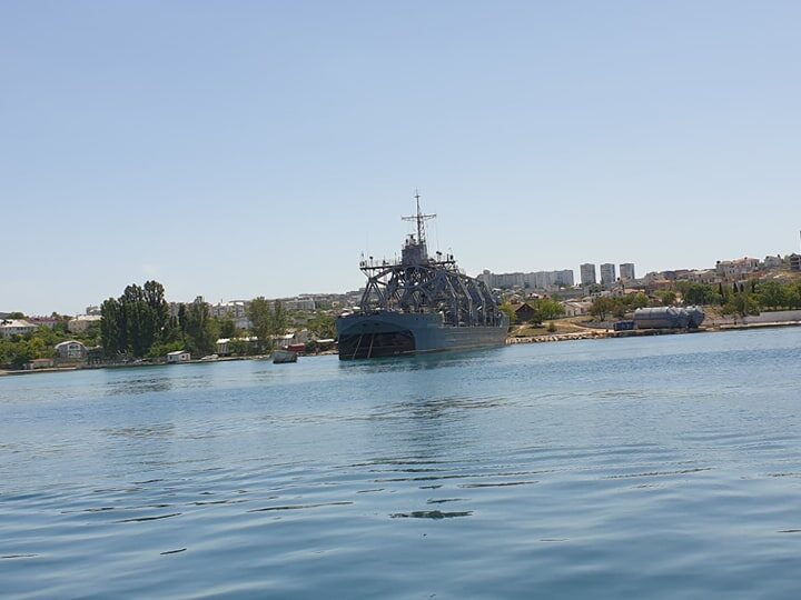 "Коммуна" в Стрелецкой бухте Севастополя