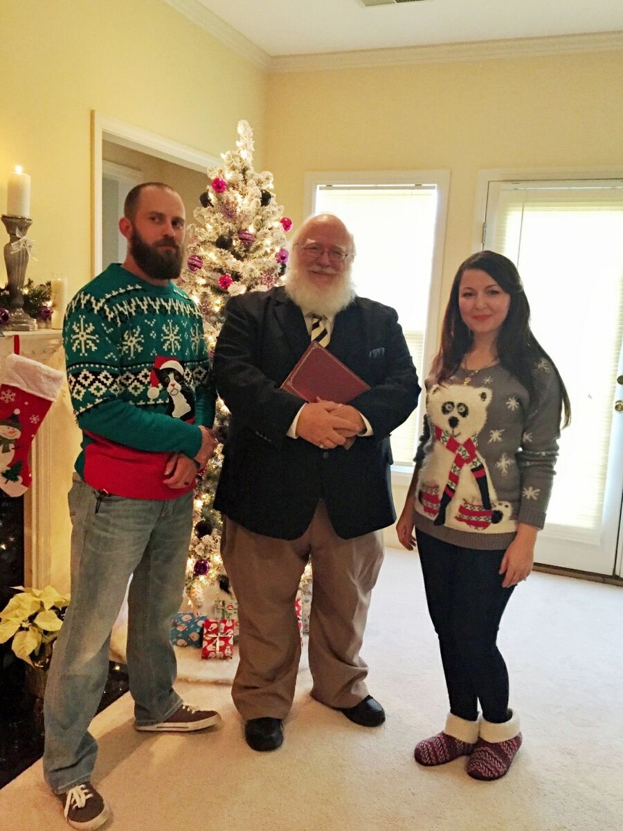 Вот он, наш свадебный Санта-Клаус. Правда, похож?