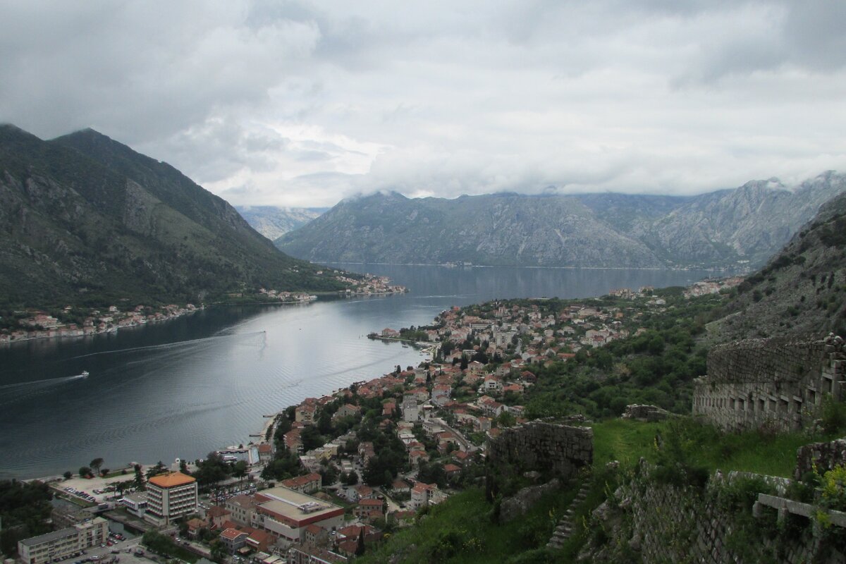Вид на Боко-Которский залив.