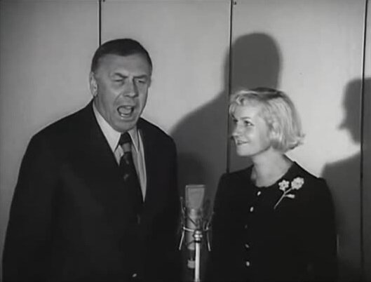 Анатолий Папанов и Клара Румянова на озвучке мультфильма "Ну, погоди!", СССР, 1974 год.