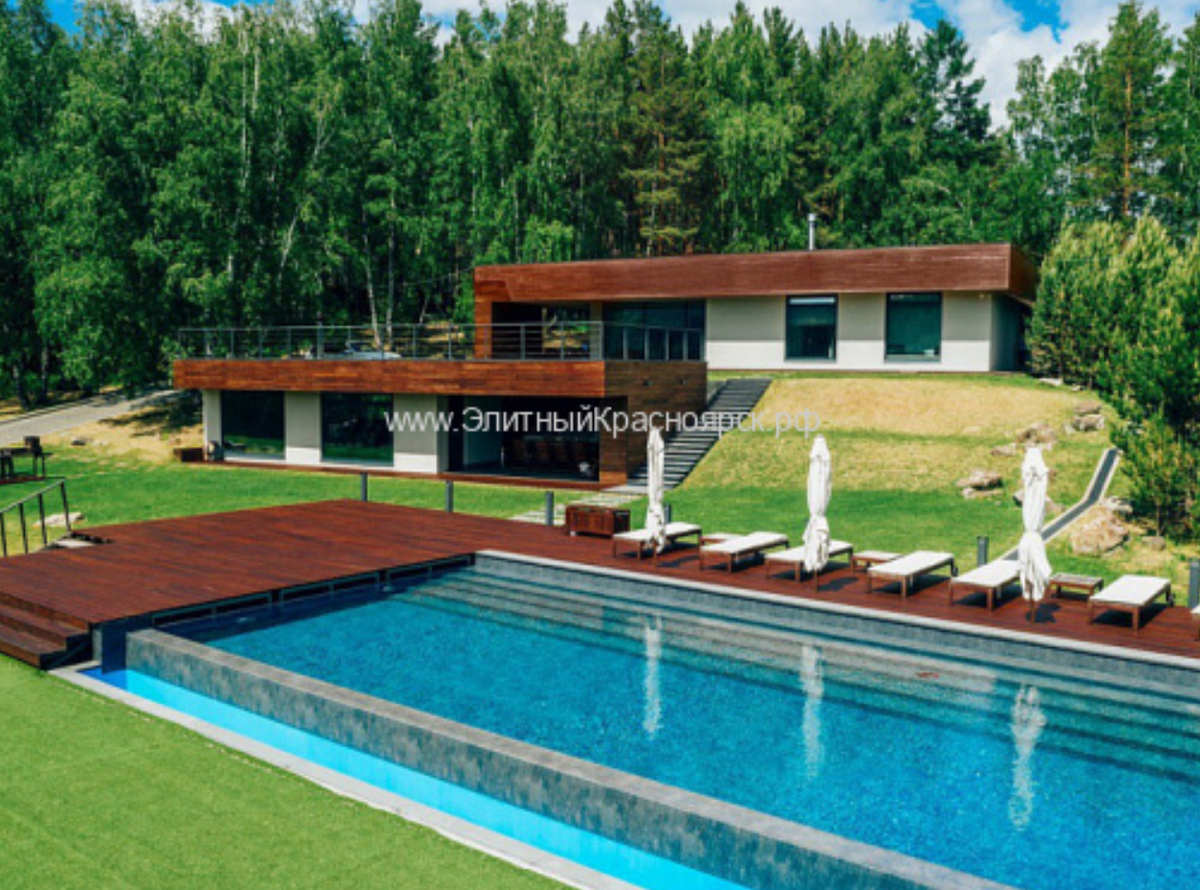 Есть в Красноярске вот такие домике в пригороде. Полистайте галерею