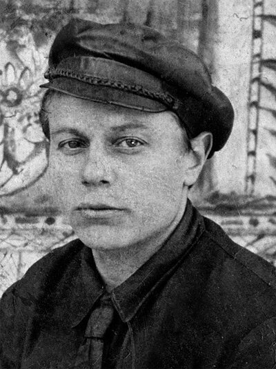 1 марта 1925 года, село Коровье. Ивану Васильевичу 21 год, он работает "райполитпросветорганизатором". 
фото из фондов ЦИКНЧ