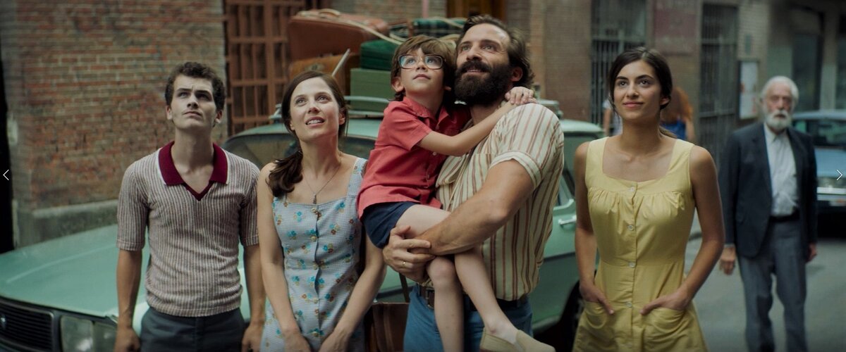 Вся семья в сборе. Кадр из к/ф «Маласанья, 32». 