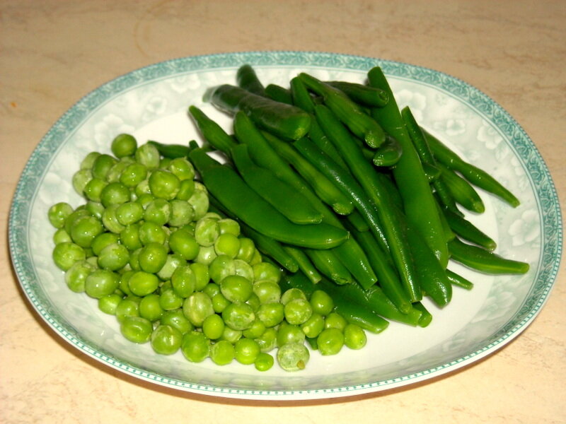 горох мунг. фасоль горох чечевица растения. соя. зеленая фасоль горошком. салат с горошком и фасолью.