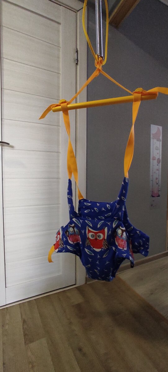 Детские прыгунки 3 в 1: прыгунки, качель, тарзанка. Насчет качели не уверена, но тарзанка нам точно пригодится