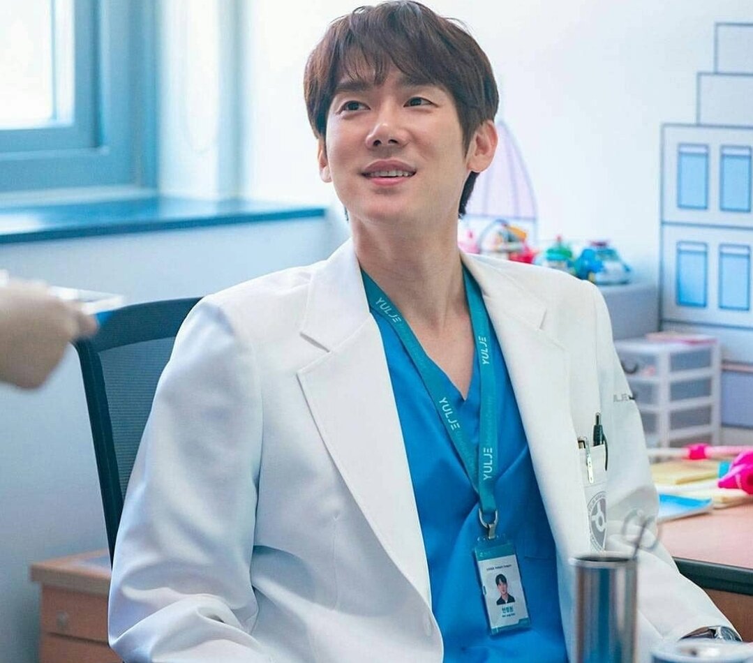 Кадр из дорамы «Мудрая жизнь в больнице», источник фото: официальные кадры к сериям