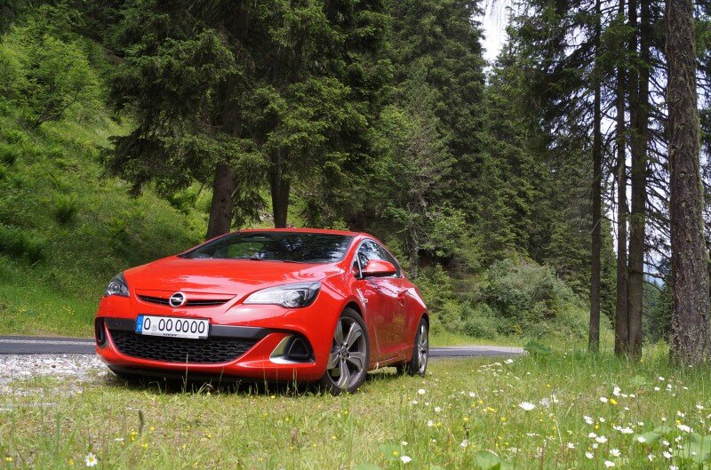 Опель астра gtc главная дорога