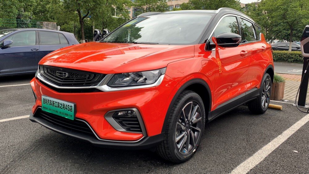 На фото: кроссовер Coolray (SX11 PHEV), который купил для себя PR-директор Geely