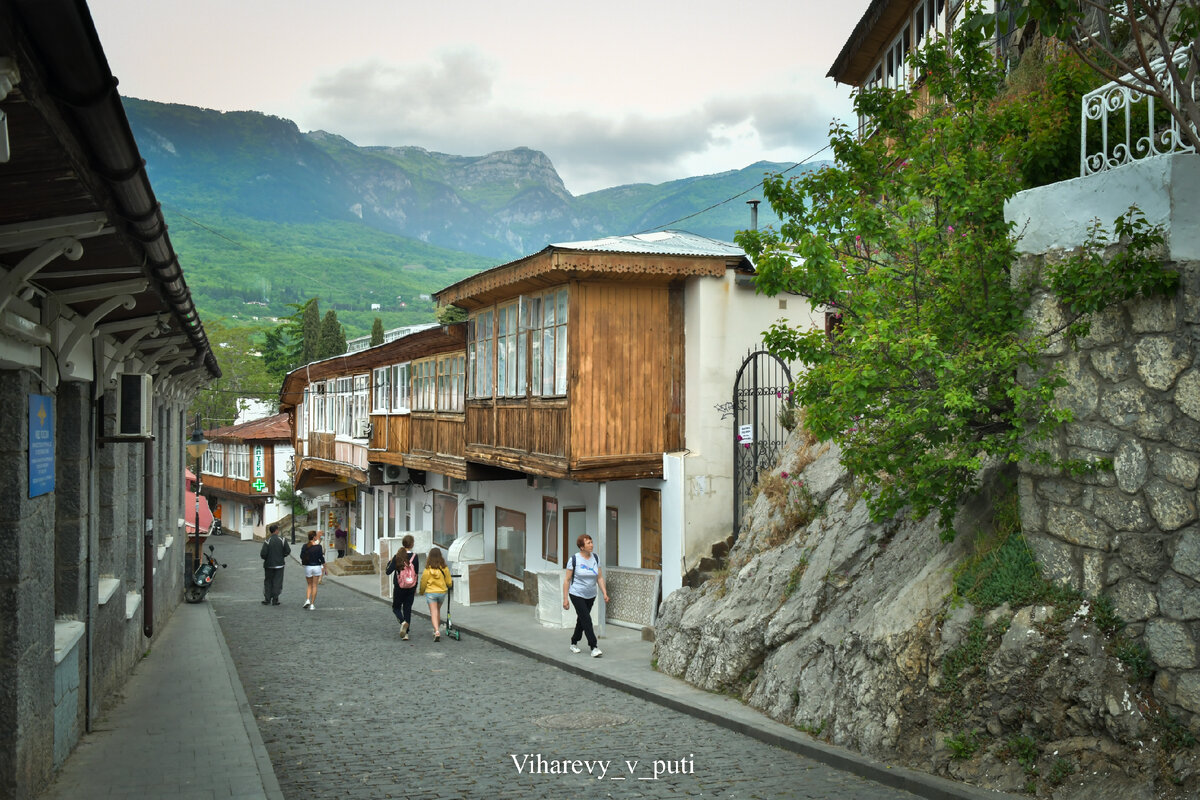 Симпатичные улочки Гурзуфа сразу привлекли наше внимание (фото - автора)