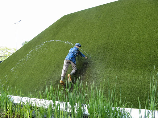 Памятник мальчику, заткнувшему пальцем дамбу