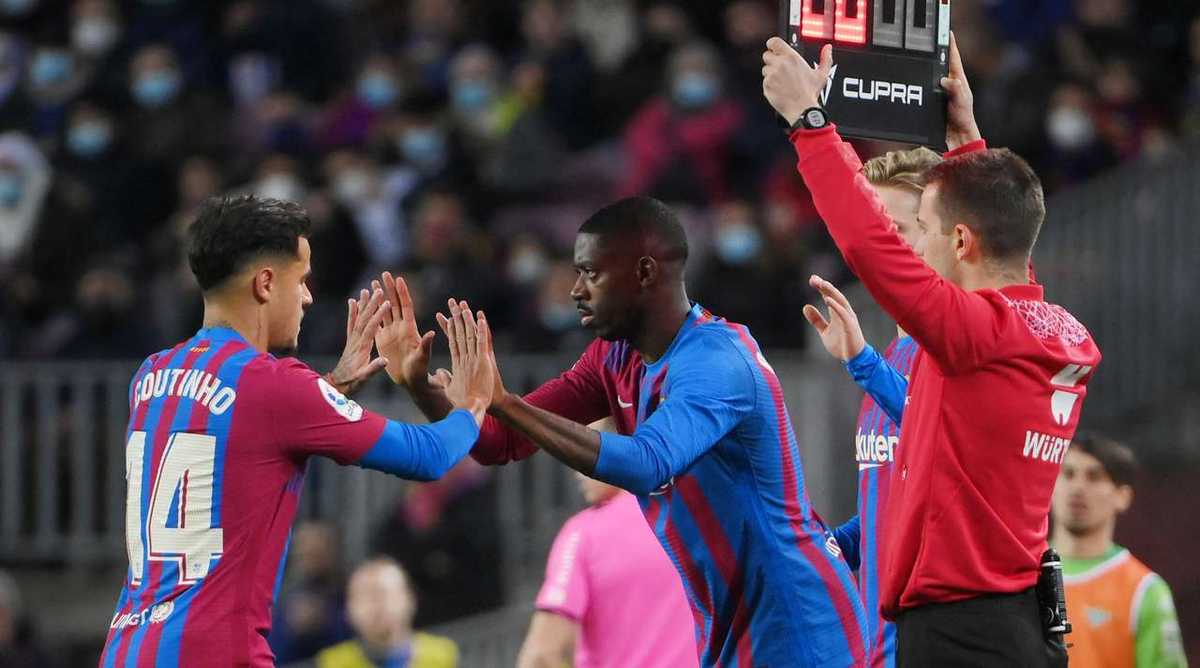 60' Рефери остановил игру, так как будет проведена замена. Усман Дембеле (Барселона) оказывается на поле, заменяя одноклубника - Фелипе Коутиньо уходит.