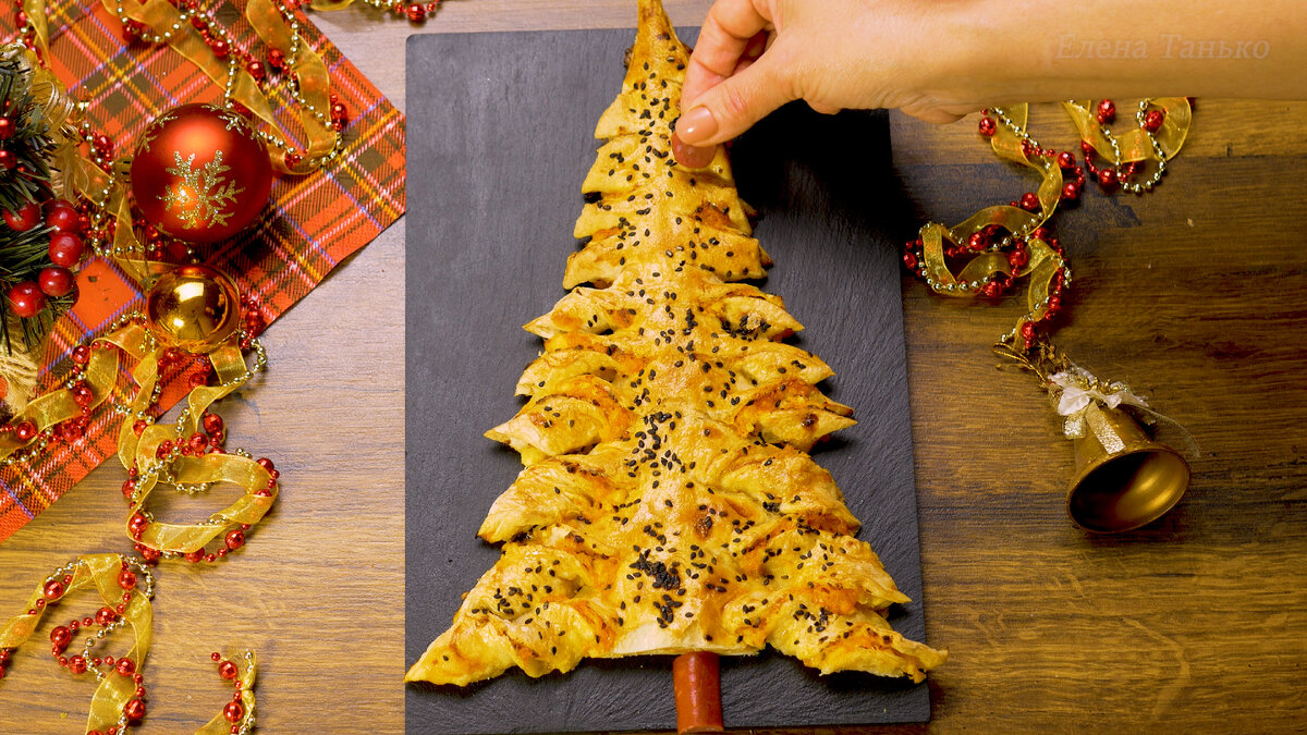 Рецепт простой, готовится быстро, но вкусно и семья всегда ждет эту елочку!