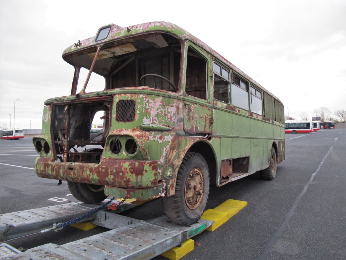 Редкий переднемоторный автобус Ikarus был обнаружен и спасен любителями  автостарины | Все о грузовиках – Trucksplanet | Дзен