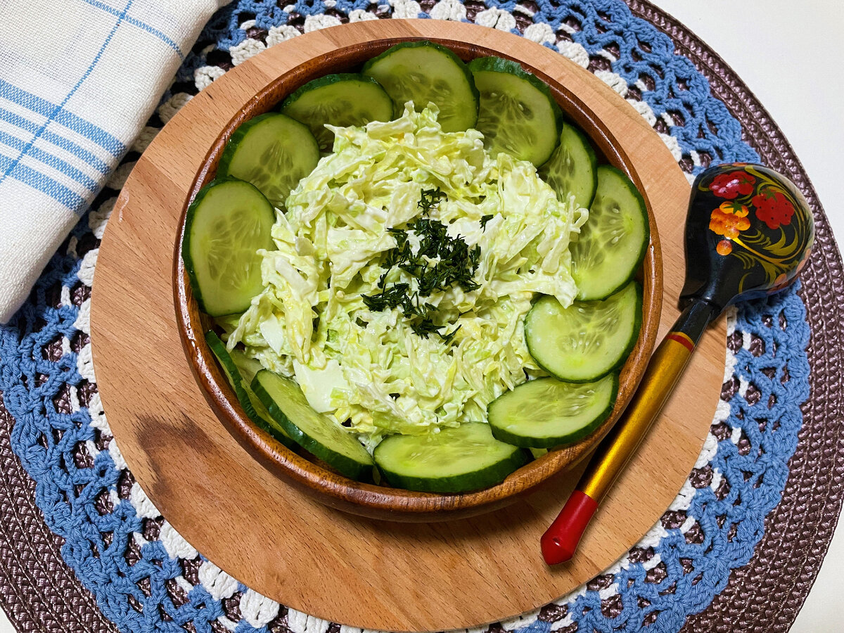 Салат из романо с хрустящими овощами