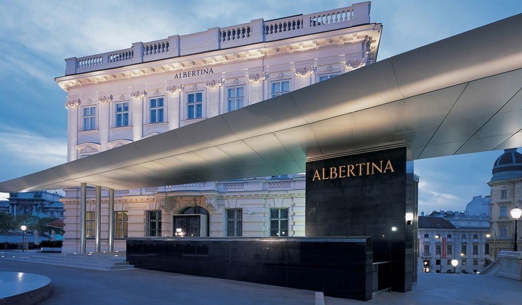 В центре столицы Австрии — Вены — находится знаменитый художественный музей, названный в честь ее создателя – герцога Альберта Саксонского-Тешенского. Это самое посещаемое культурное место в Австрии.