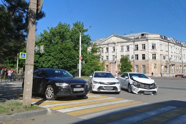 Машины новочеркасск. Сегодняшняя авария Новочеркасская.