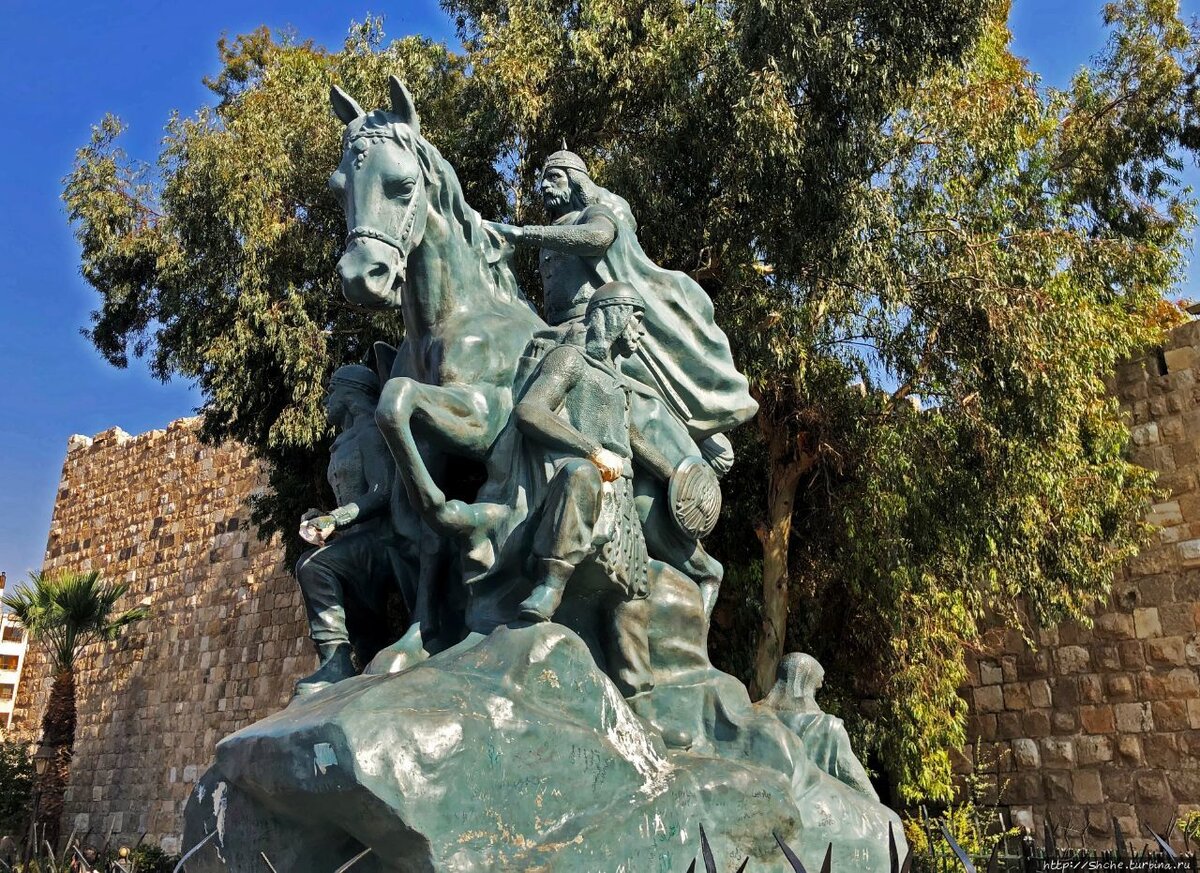  .памятник Саладину в Дамаске