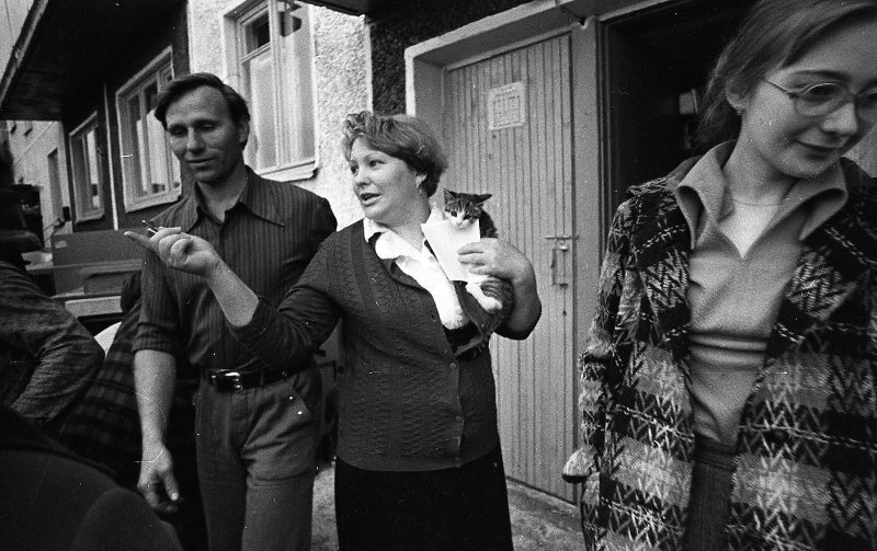 Выдача ключей от новых квартир. Всеволод Тарасевич, 1979 год,  Камчатская обл., г. Петропавловск-Камчатский, МАММ/МДФ.