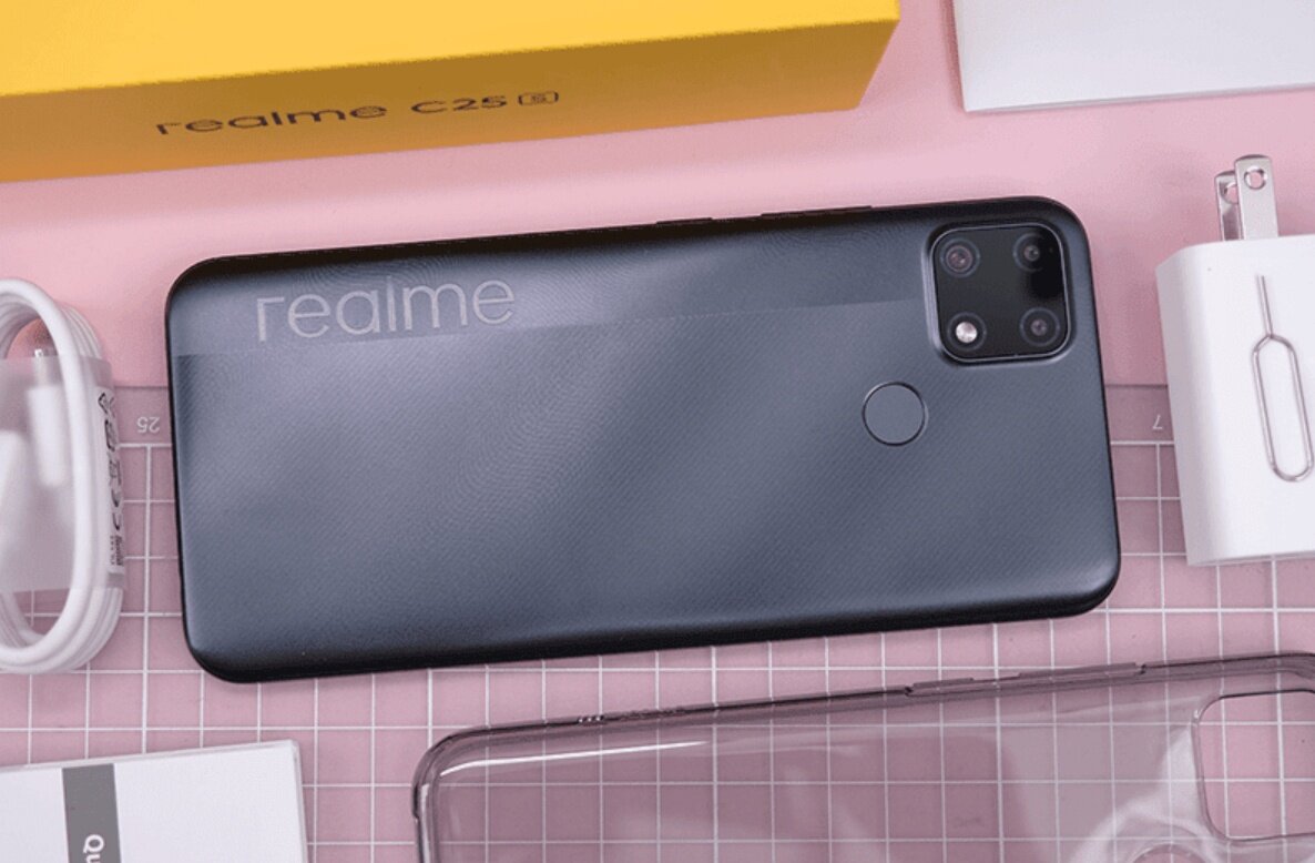    Выбрать смартфон до 15 000 рублей трудно, так как все модели очень схожи. Источник: gizguide.com